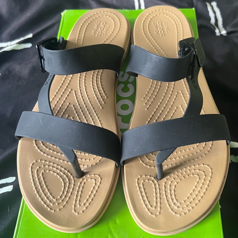 Women’s size 9 crocs tulum sandal